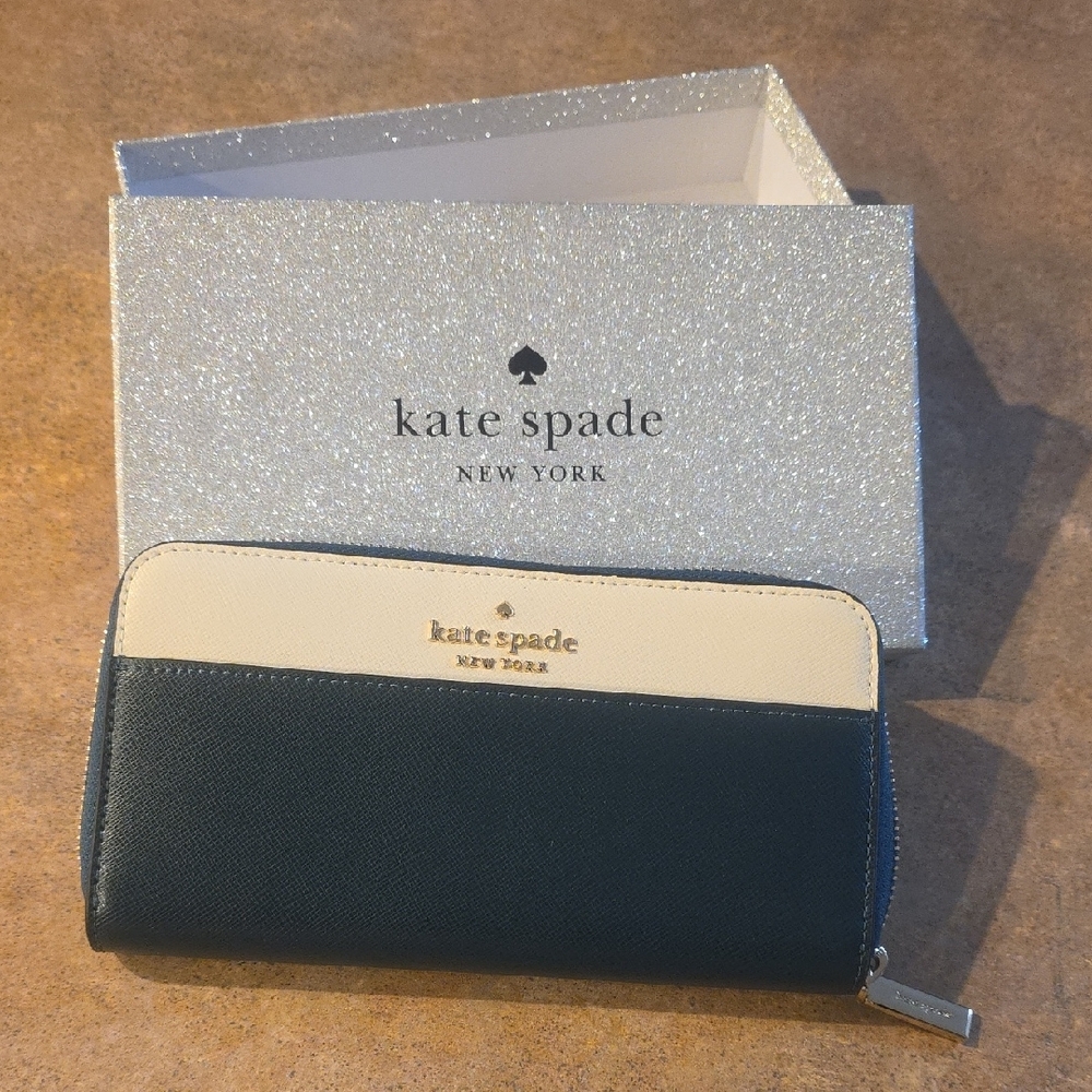 Kate Spade Dark Green and Cream Zip Wallet